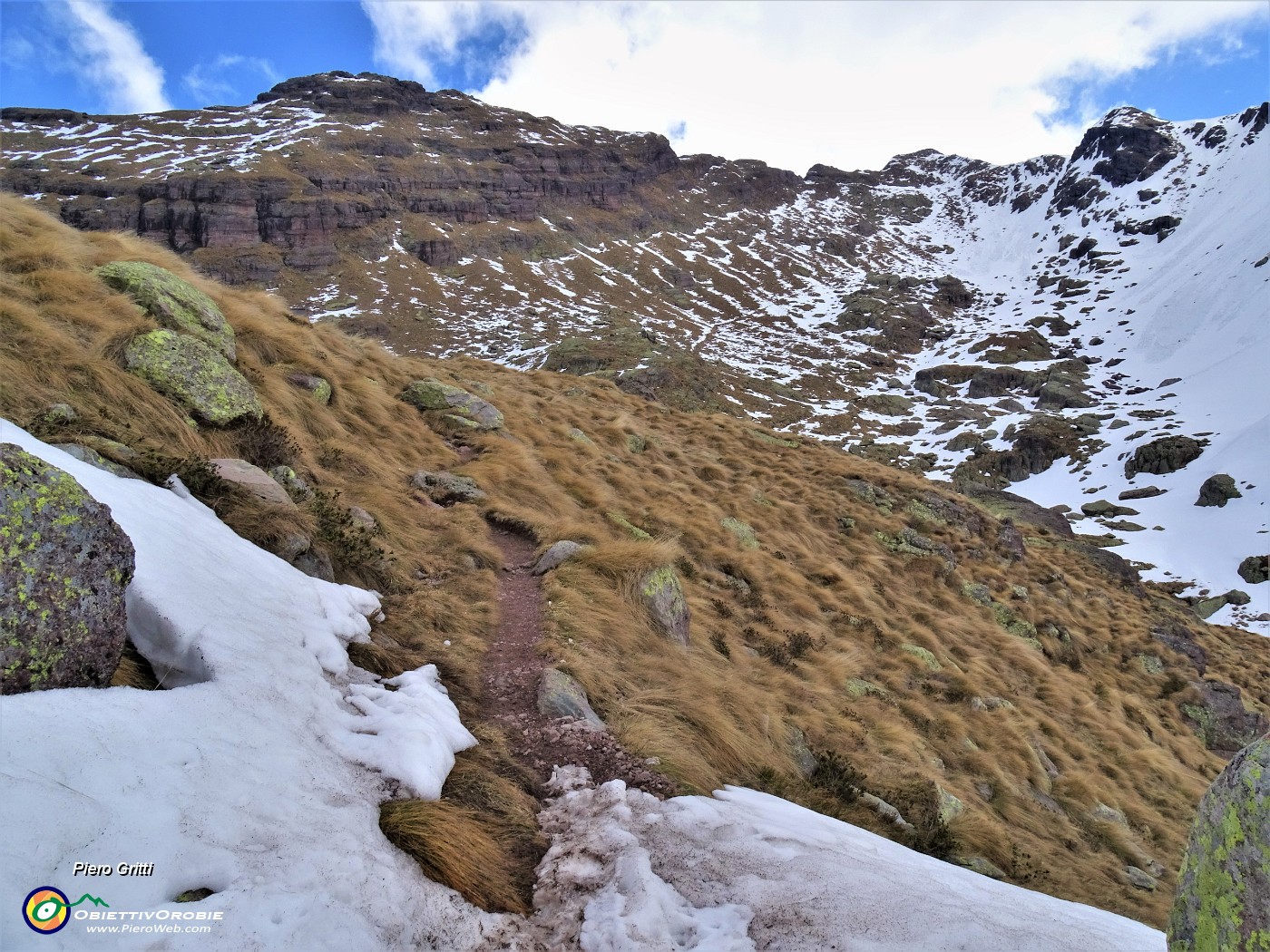 49 Vista sulla cima del Pietra Quadra.JPG